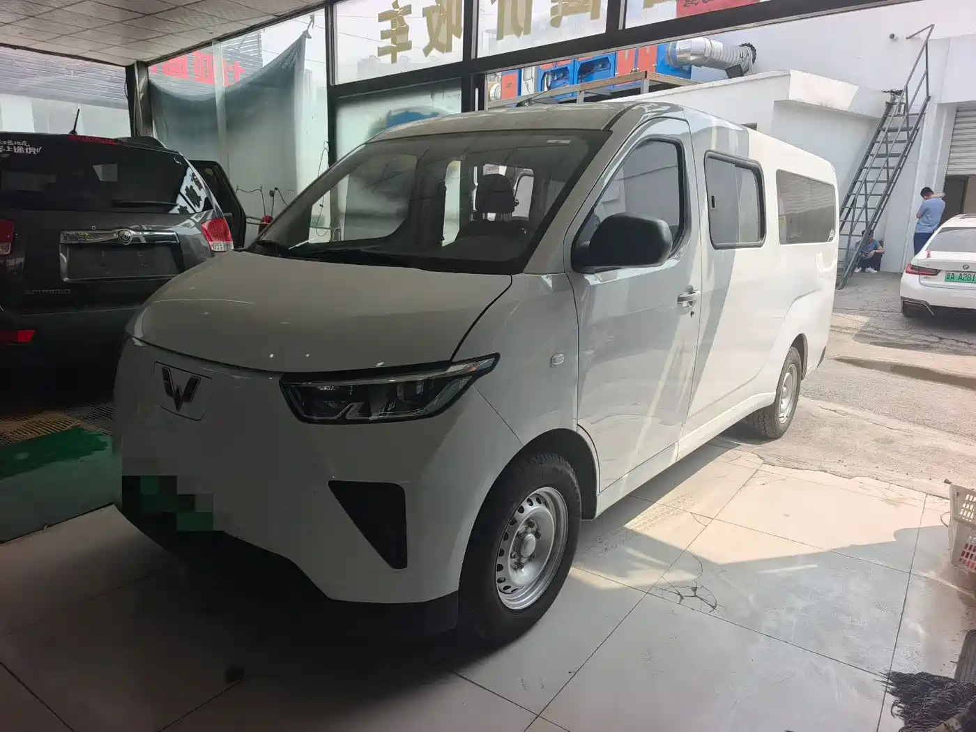 Wuling Motors Wuling Yangguang 2024 300km Comfort Passenger Version 60kW
