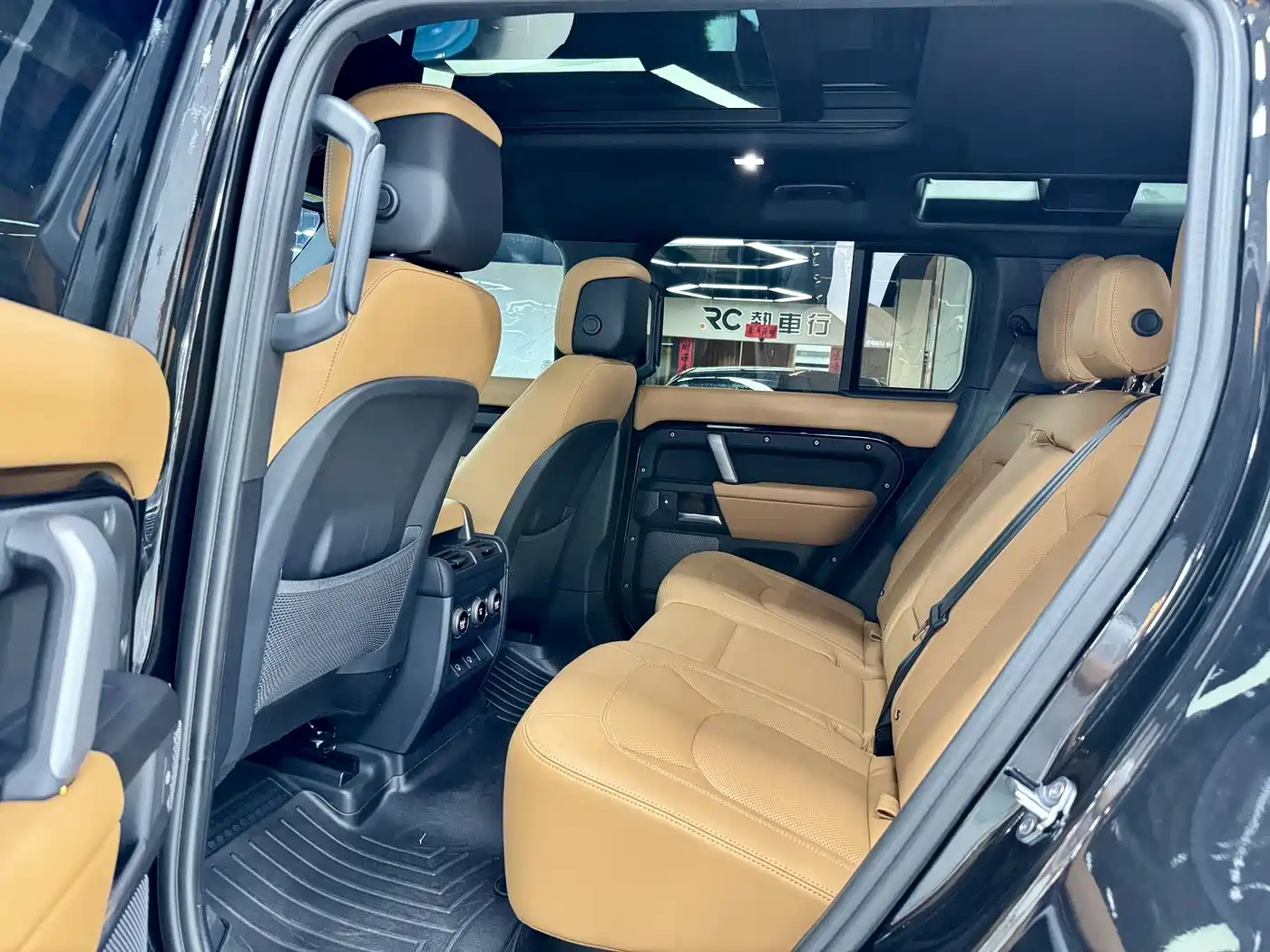 Land Rover Defender 2025 110 5.0T V8 фото 10