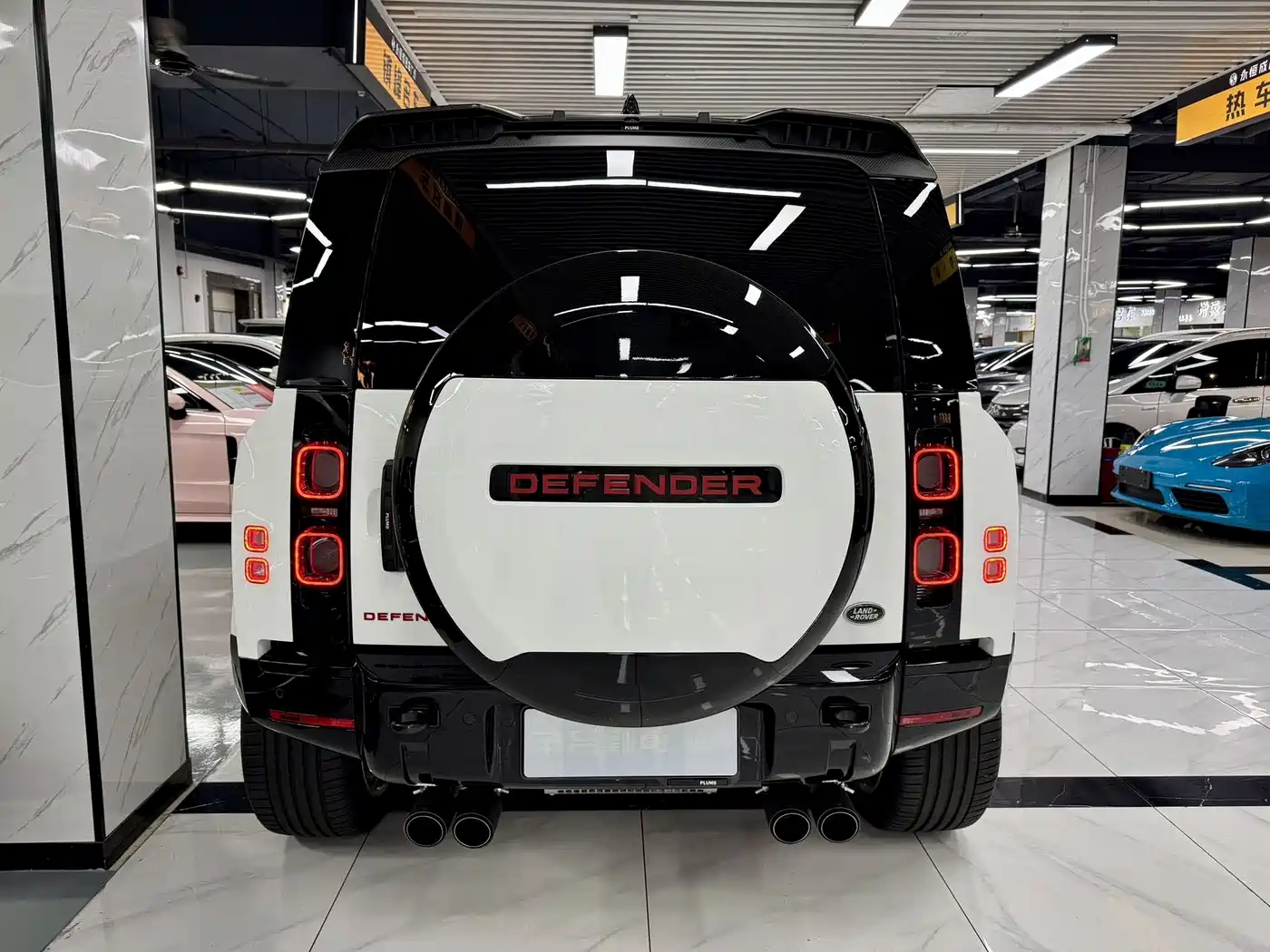 Land Rover Defender 2025 110 5.0T V8 фото 19