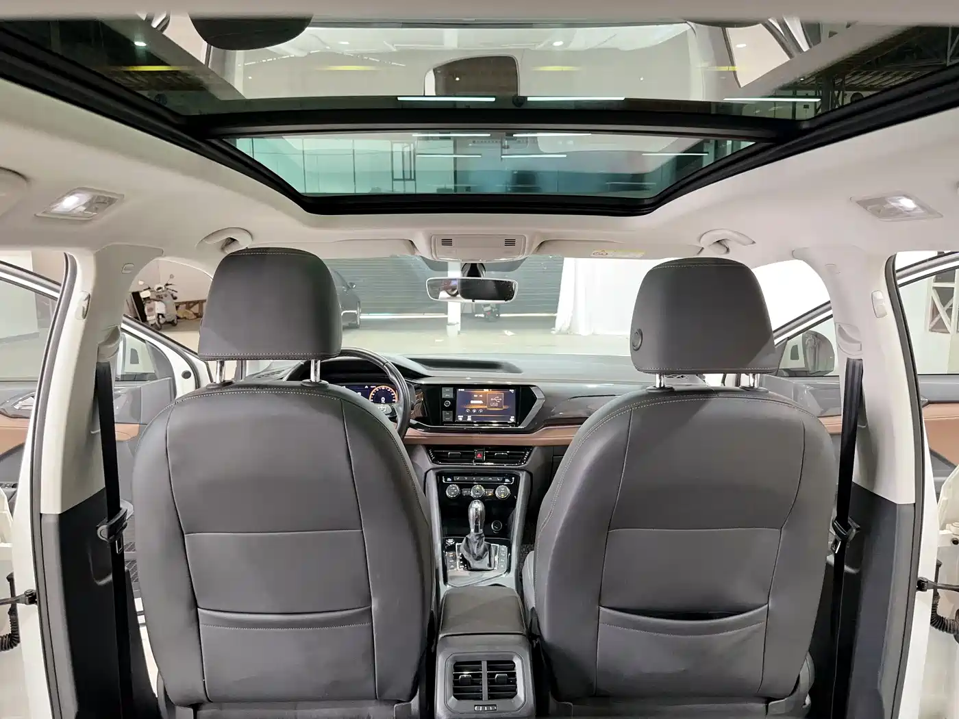 Volkswagen Tharu 2019 Model 280TSI 2WD Flagship Edition China VI фото 27