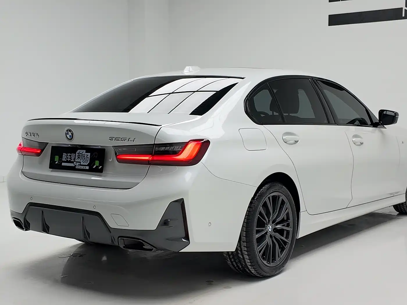 BMW 3 Series 2023 325Li M Sport Black Night Package фото 4