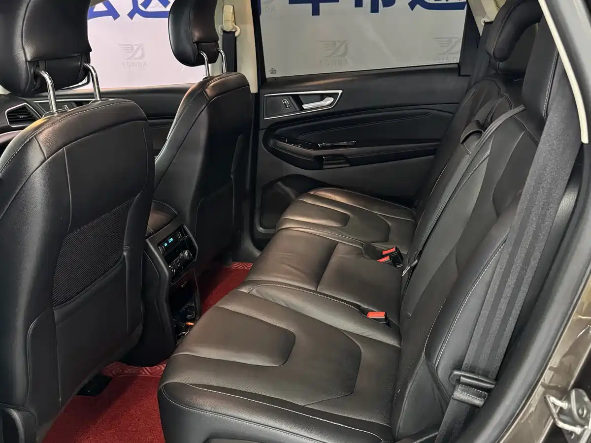 Фото 8 - Ford Edge
