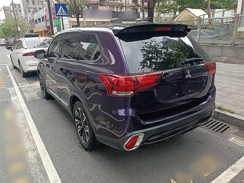 MITSUBISHI OUTLANDER
