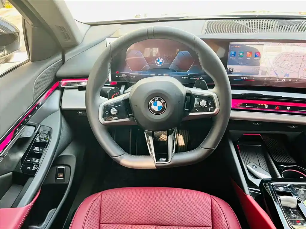 BMW 5 Series 2026 525Li M Sport Package фото 9