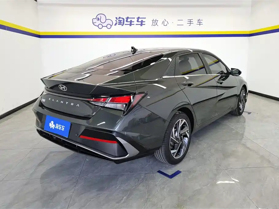 Hyundai Elantra 2023 1.5L CVT GLX Elite Edition фото 3