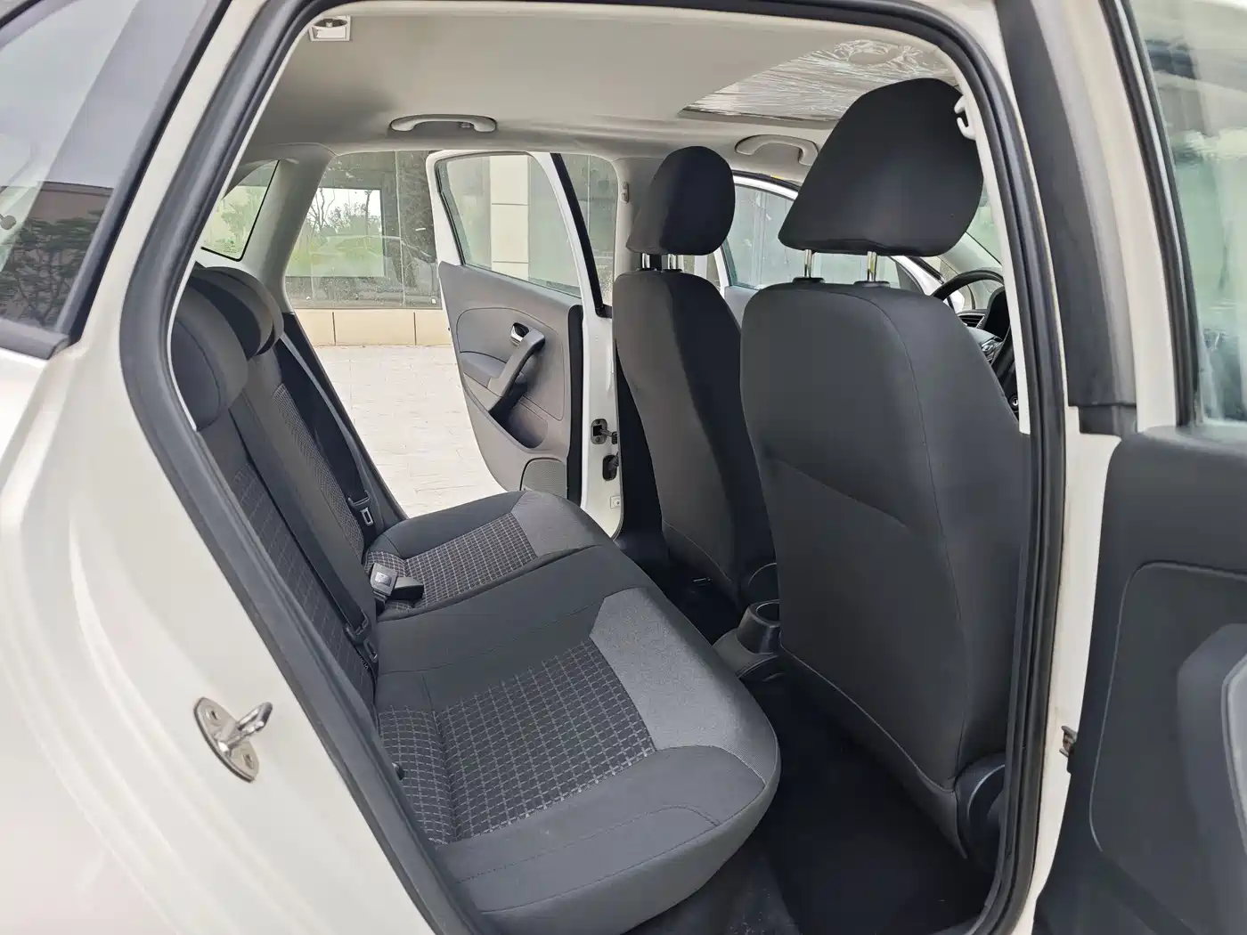Volkswagen Polo 2016 1.6L Automatic Comfort фото 12