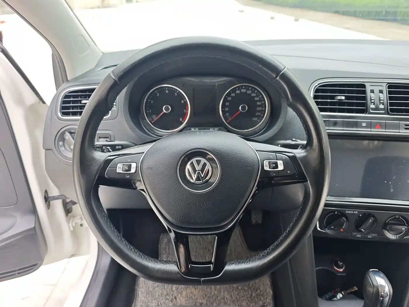Volkswagen Polo 2016 1.6L Automatic Comfort фото 15