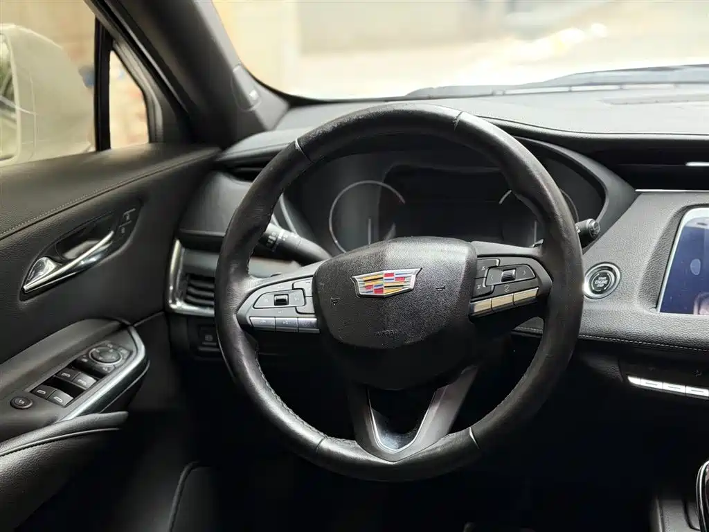 Cadillac XT4 2020 Facelift 28T 2WD Leading фото 6