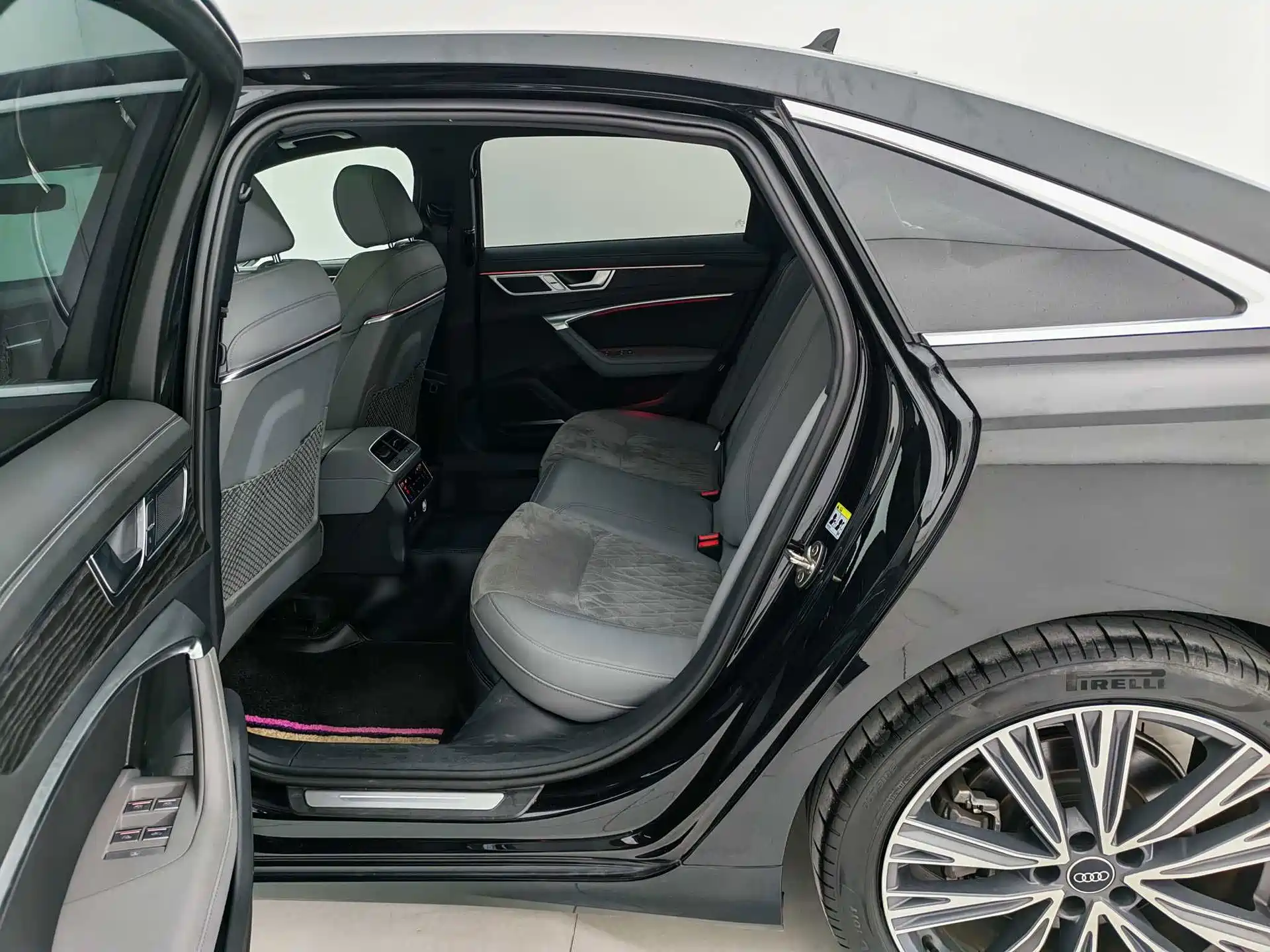 Photo 14 - Audi A6L