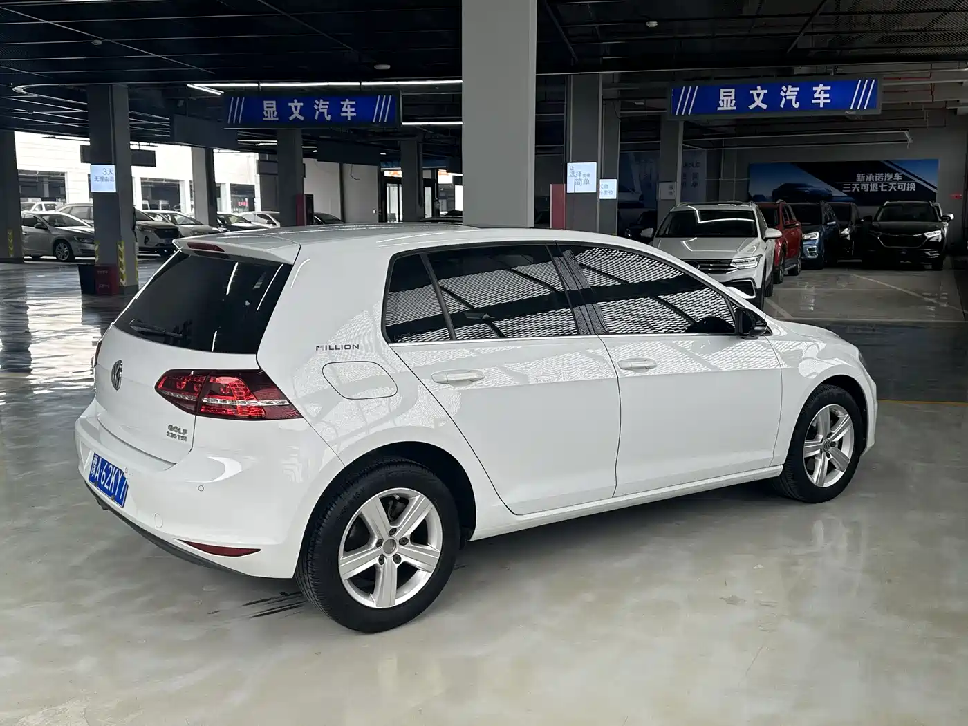 Volkswagen Golf 2017 230TSI Auto Comfort Millionth Anniversary Edition фото 9