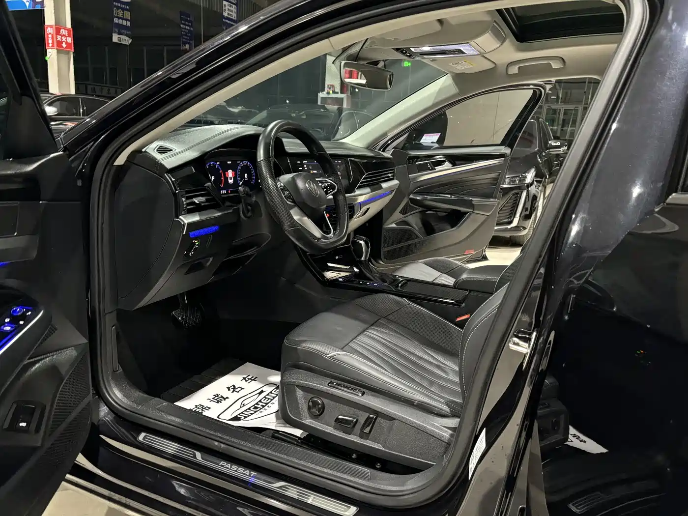 Volkswagen Passat 2022 330TSI Starlight Luxury Edition фото 8
