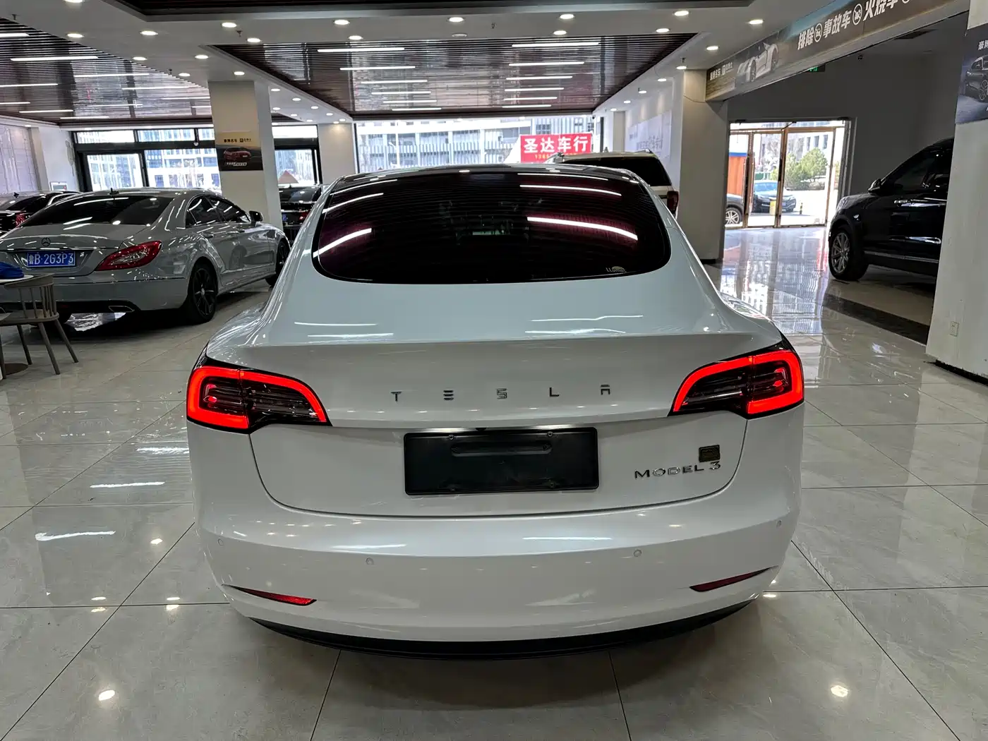 TESLA MODEL 3