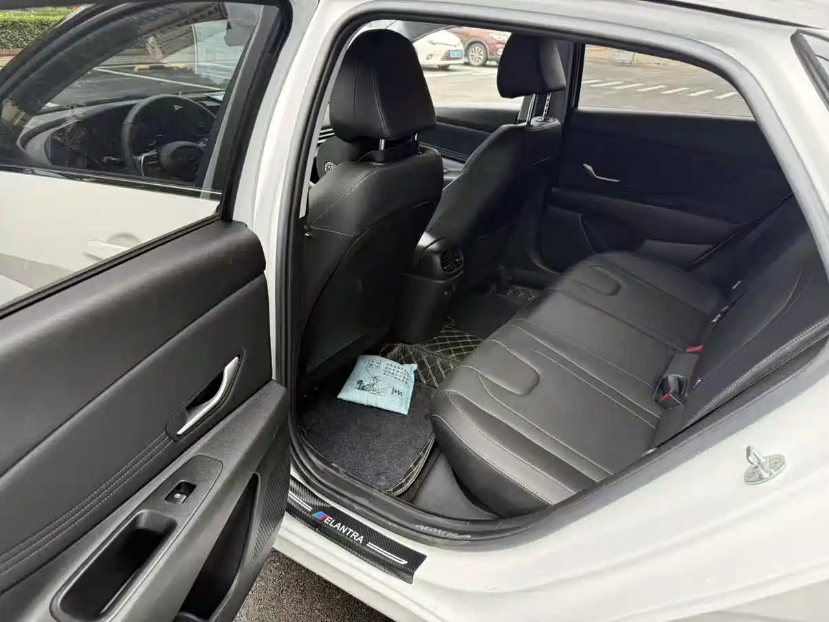Hyundai Elantra 2022 1.5L CVT GLX Elite Edition фото 13