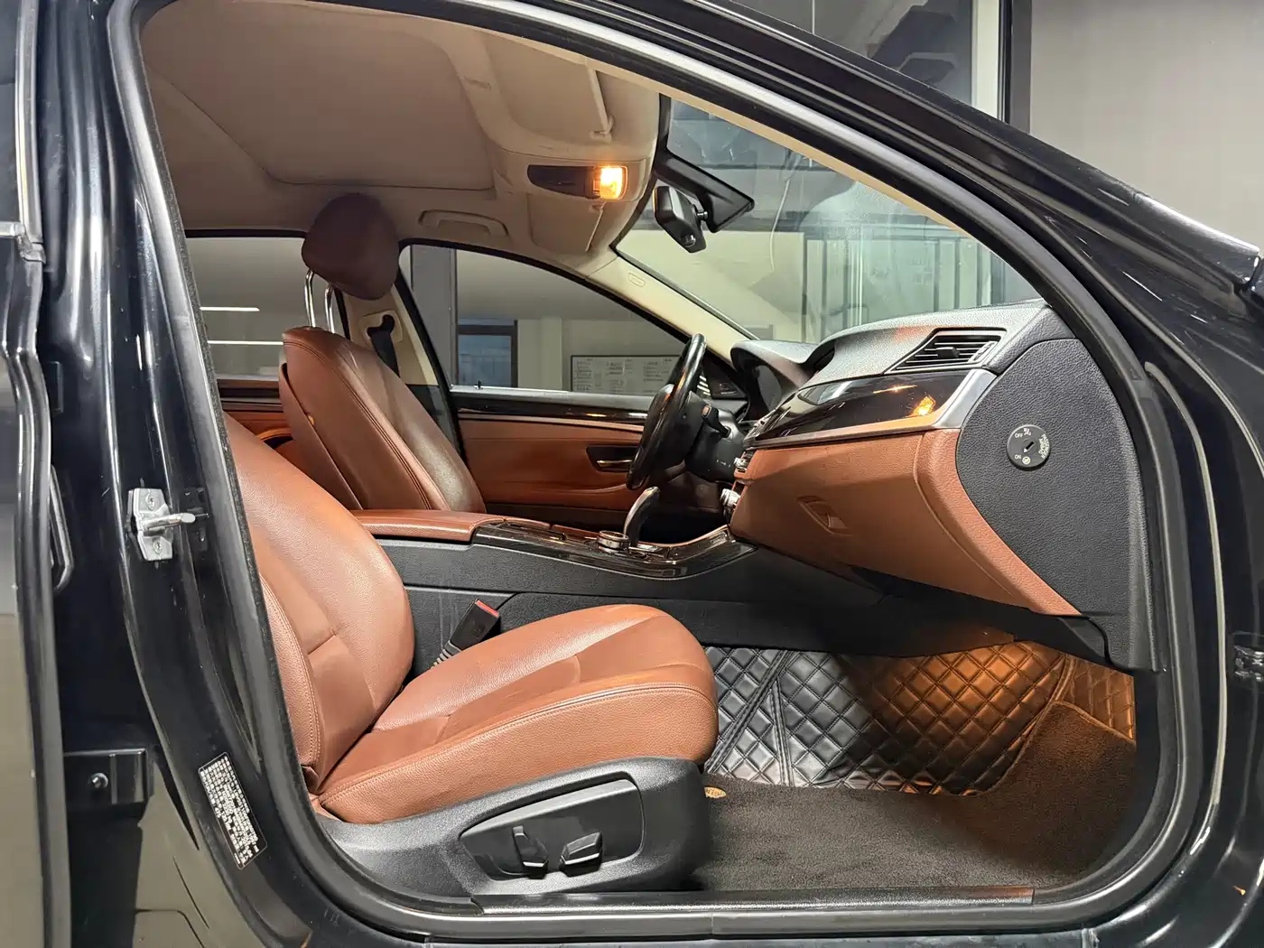 BMW 5 Series 2014 520Li Elegance фото 9