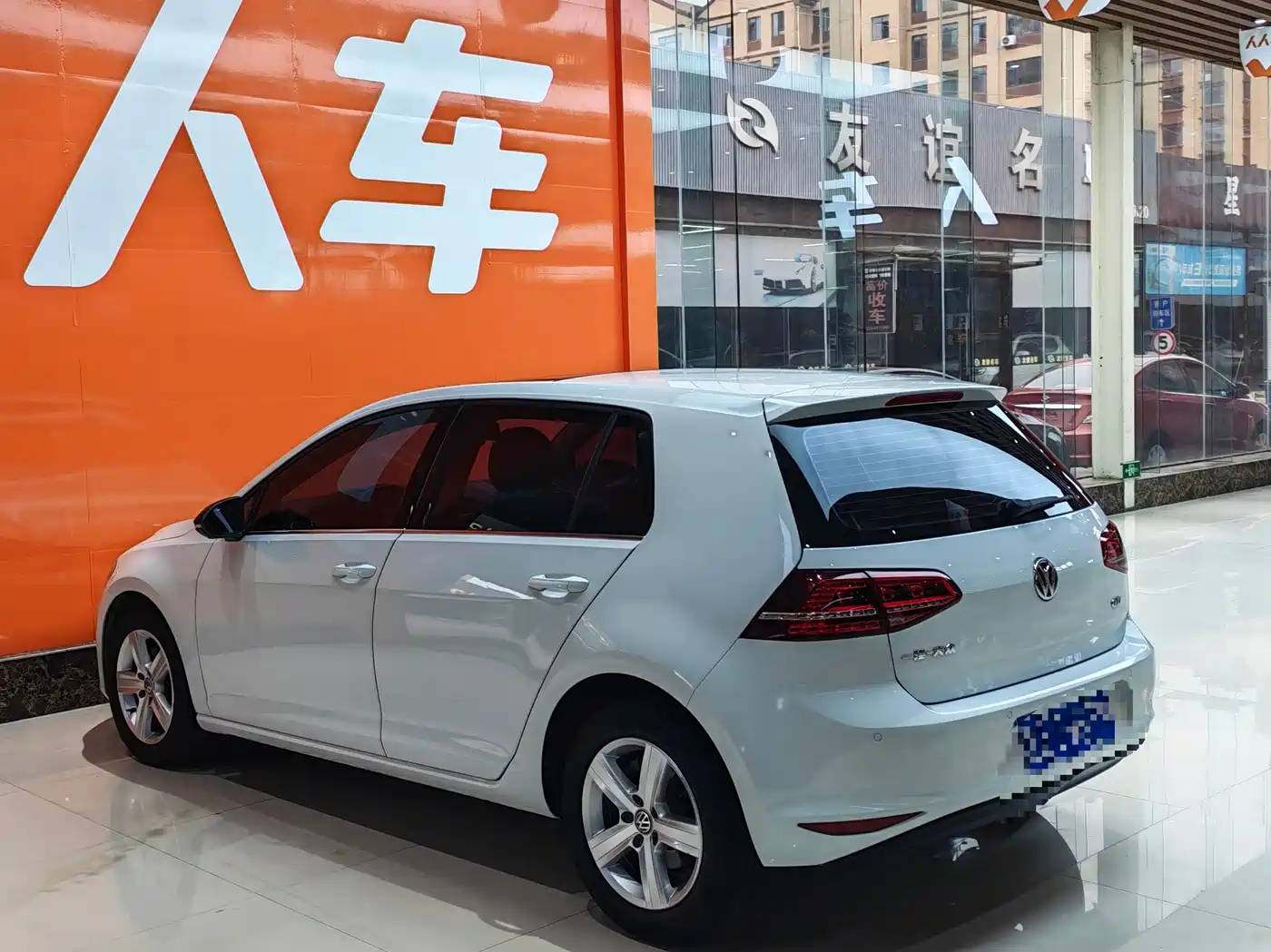 Volkswagen Golf 2017 1.6L Auto Comfort Millionth Edition фото 6