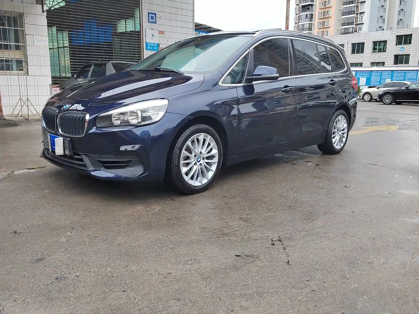 BMW 2 Series Gran Tourer 2018 220i Luxury Line фото 3