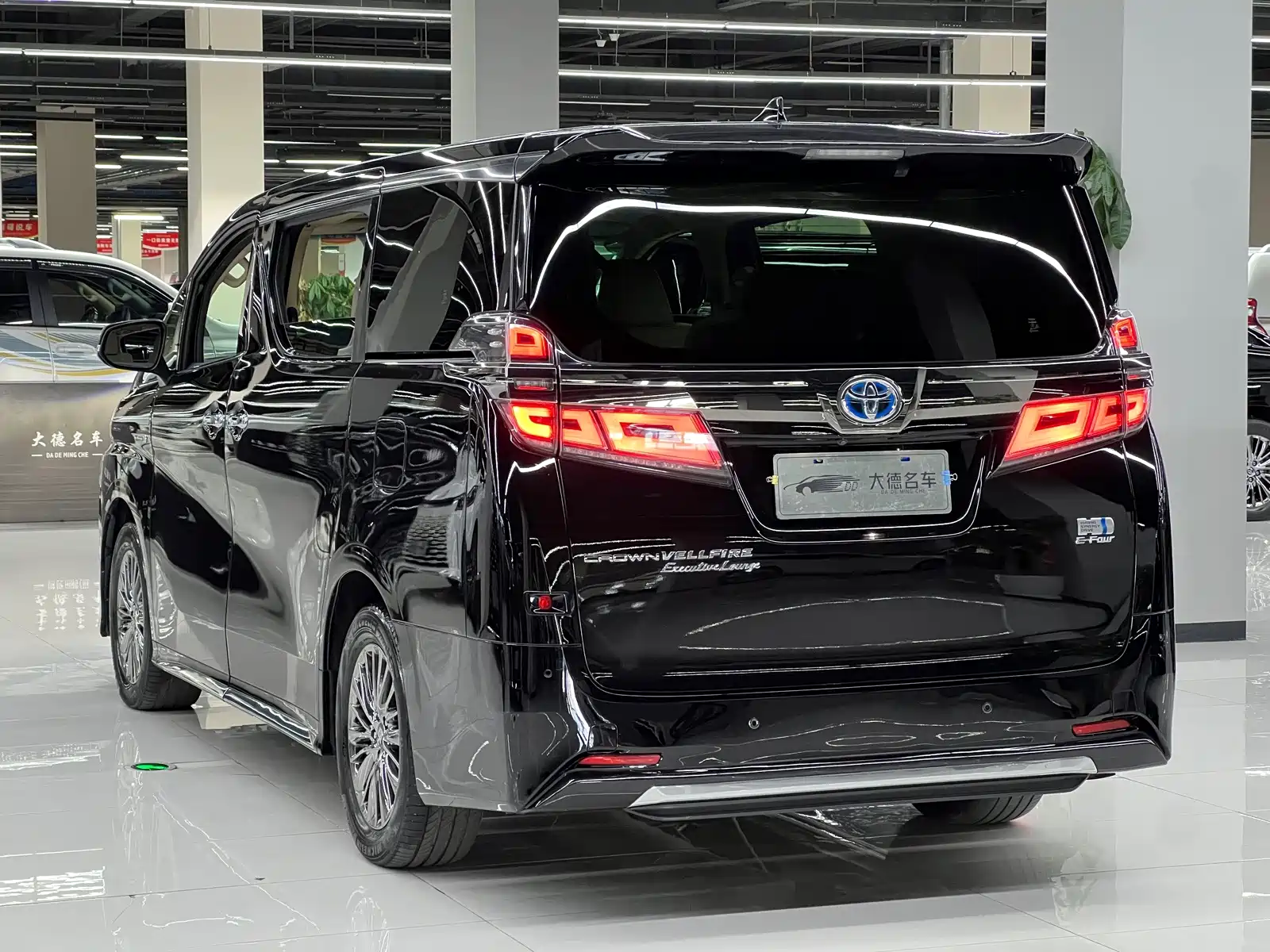 Фото 6 - Toyota Vellfire