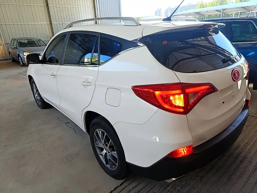 صورة 23 - BYD Song