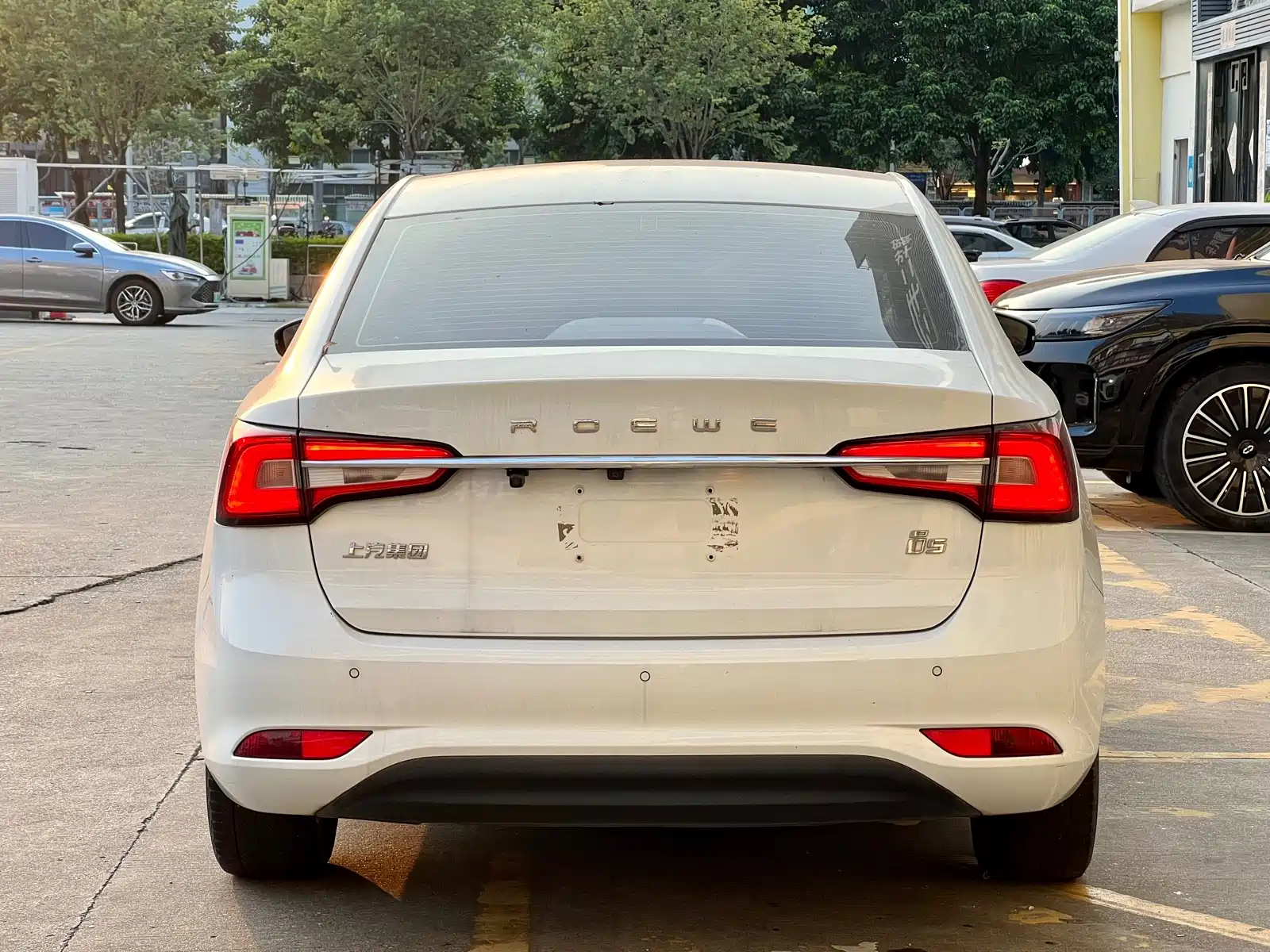 Фото 13 - Roewe i5