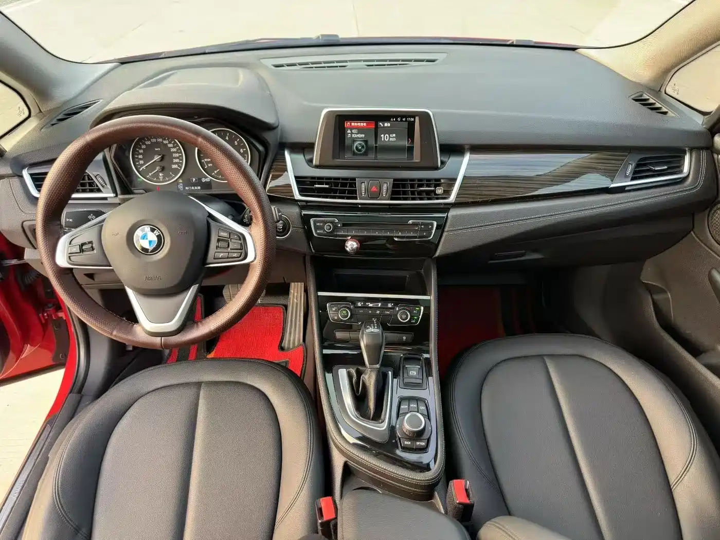 BMW 2 Series Touring 2016 218i Sport Design Package фото 18