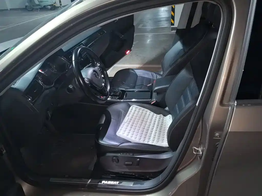 Volkswagen Passat 2016 330TSI DSG Executive Edition фото 12
