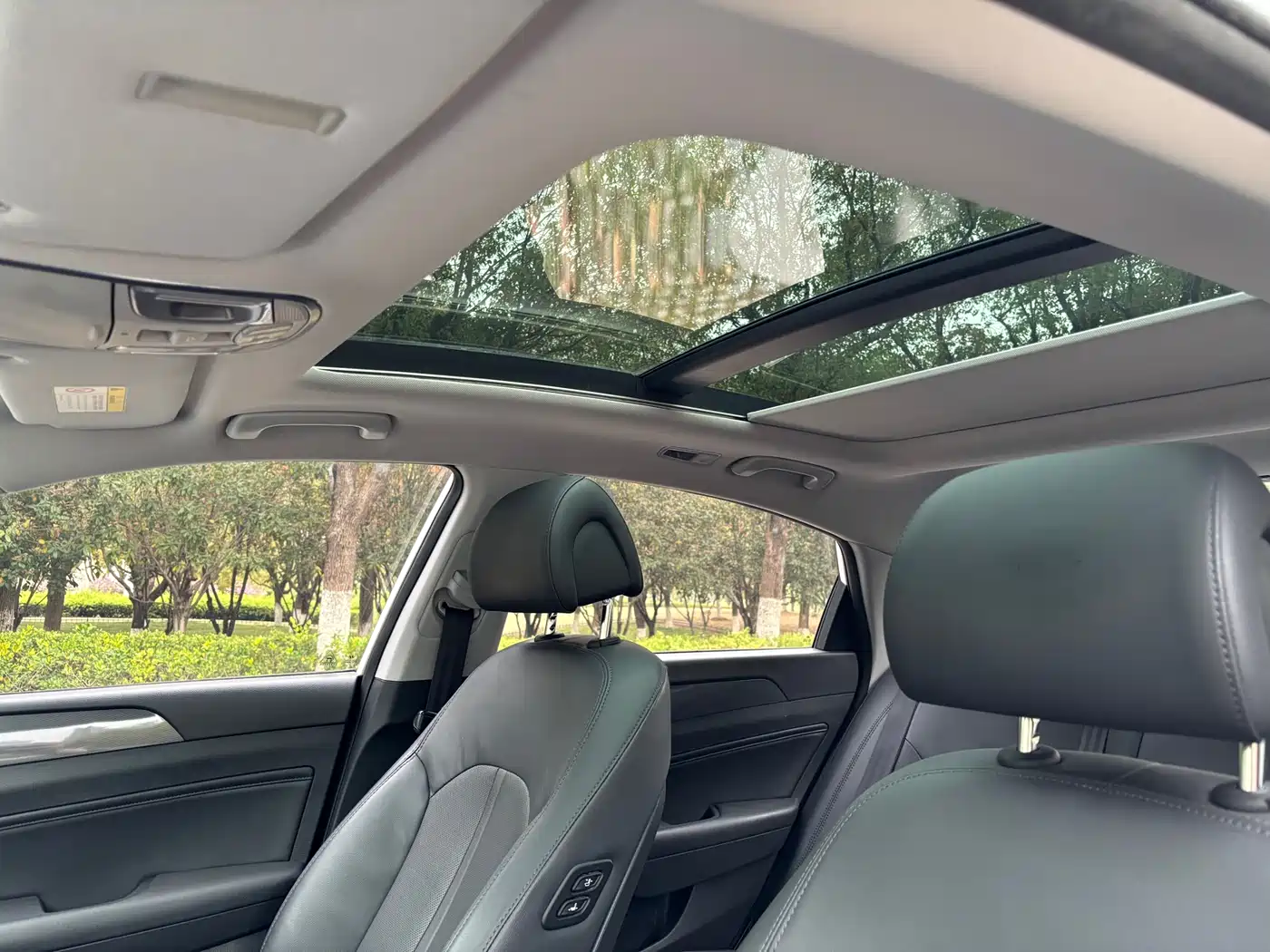 Hyundai Sonata 2017 2.4L DLX Premium Edition фото 14