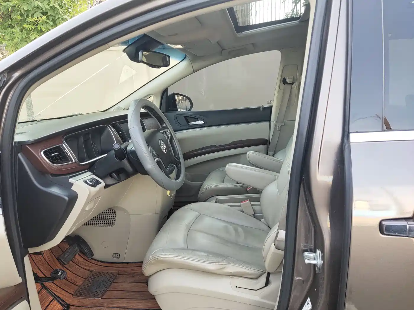 Buick GL8 2014 2.4L LT Luxury Business Executive фото 4
