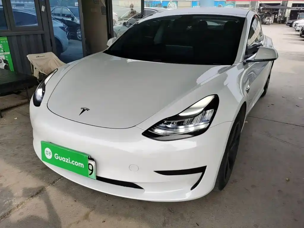Фото 1 - Tesla Model 3