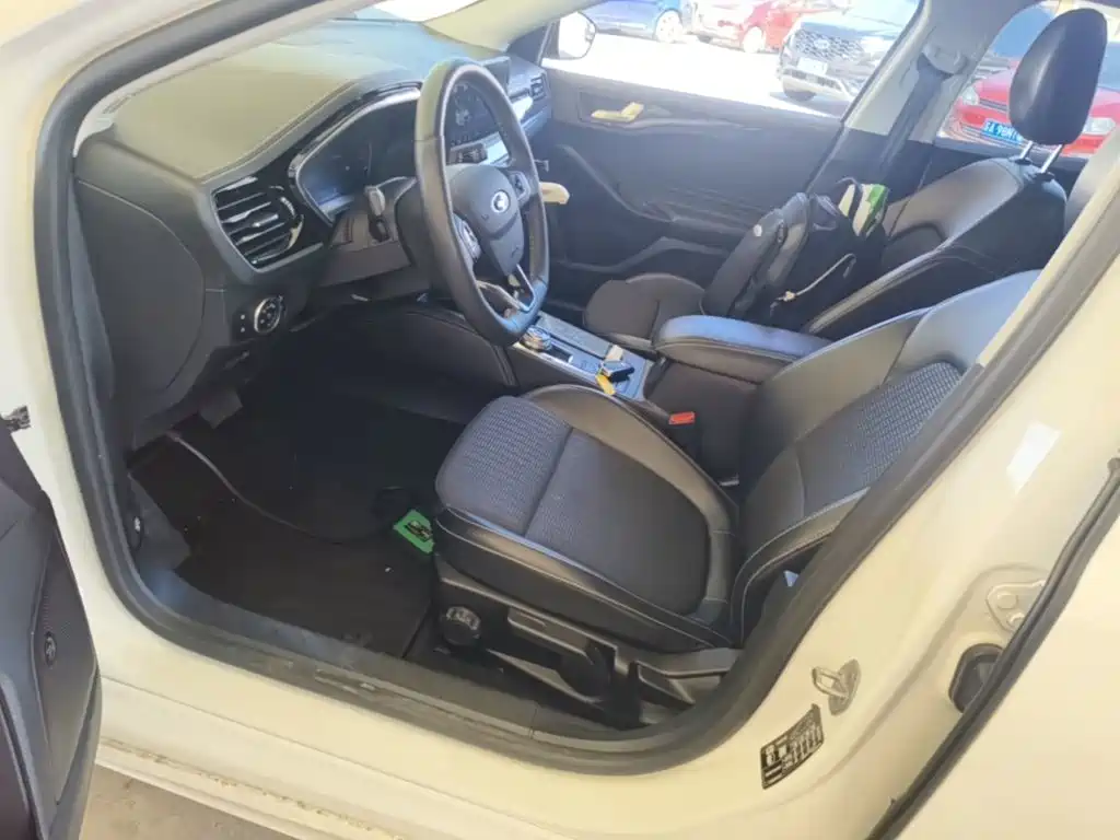 Ford Focus 2022 2021 Hatchback EcoBoost 180 Auto Trend