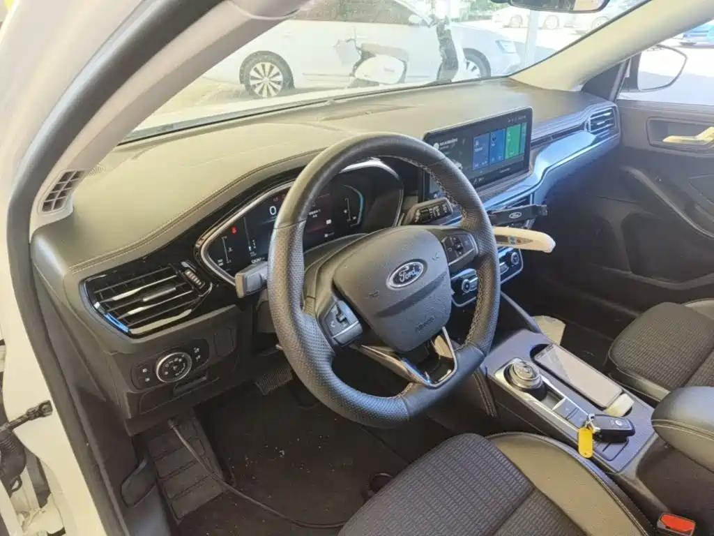 Ford Focus 2022 2021 Hatchback EcoBoost 180 Auto Trend