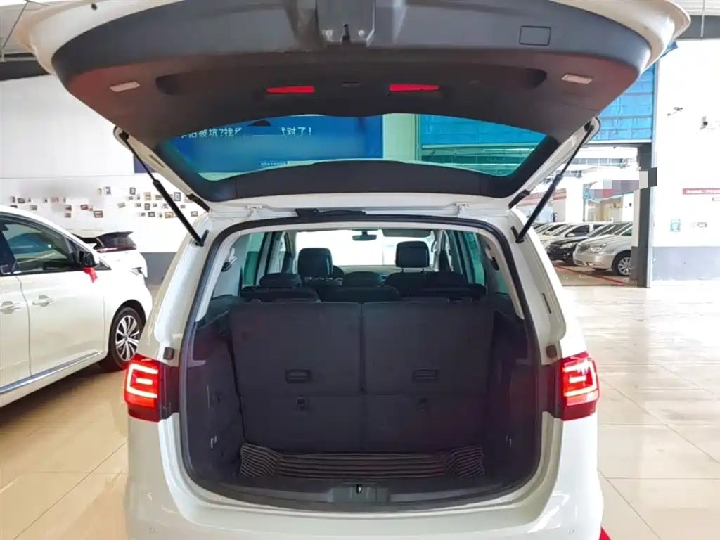 Volkswagen Sharan 2018 380TSI Comfort 7-Seater фото 19
