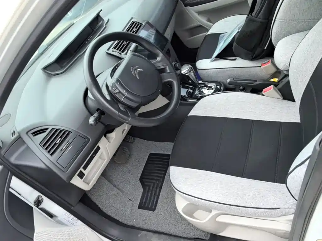 Citroën C-Quatre 2015 2013 Model Sedan 1.6L Automatic Premium Style