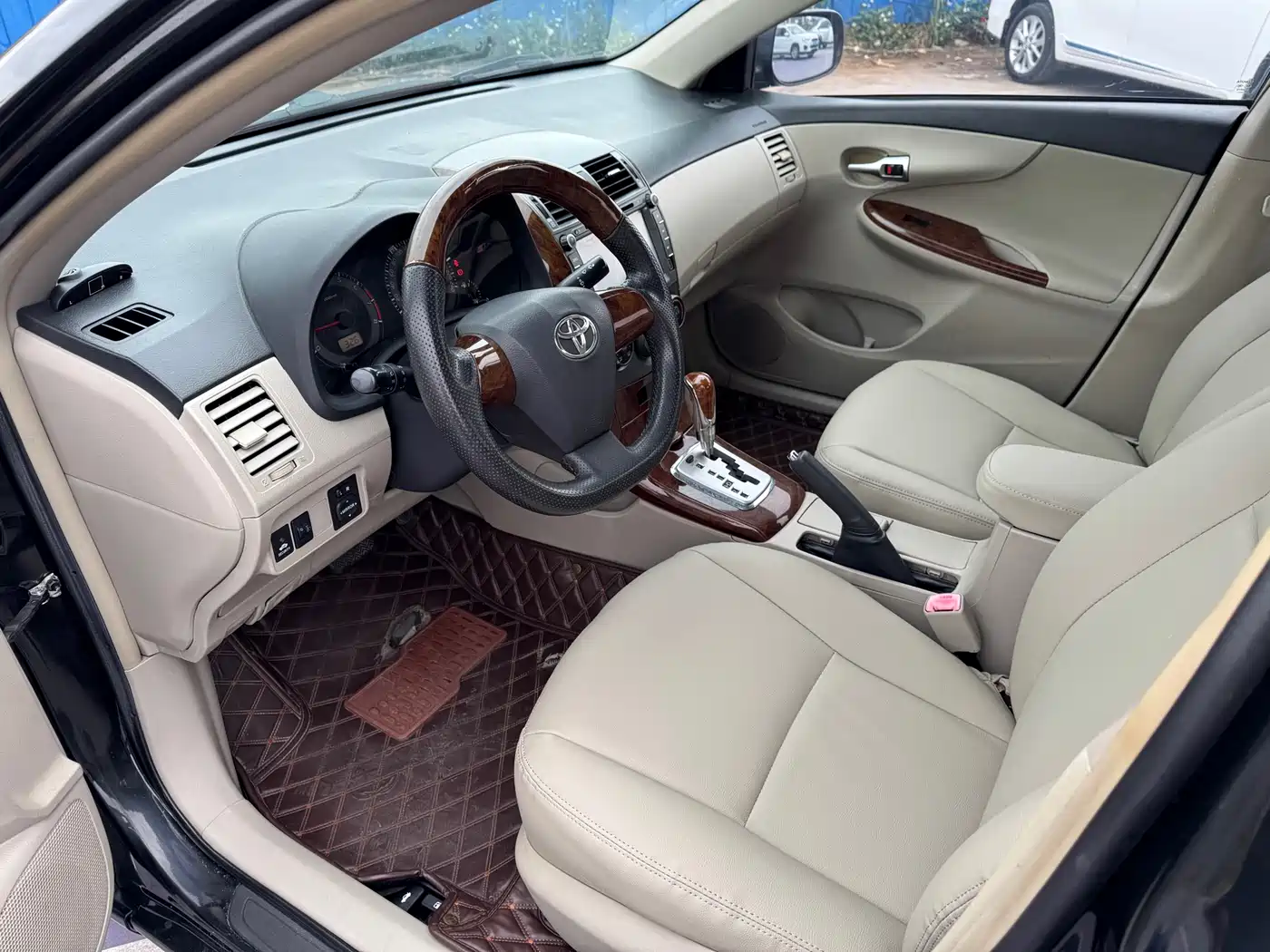 Toyota Corolla 2012 Styling Edition 1.6L Automatic GL фото 7