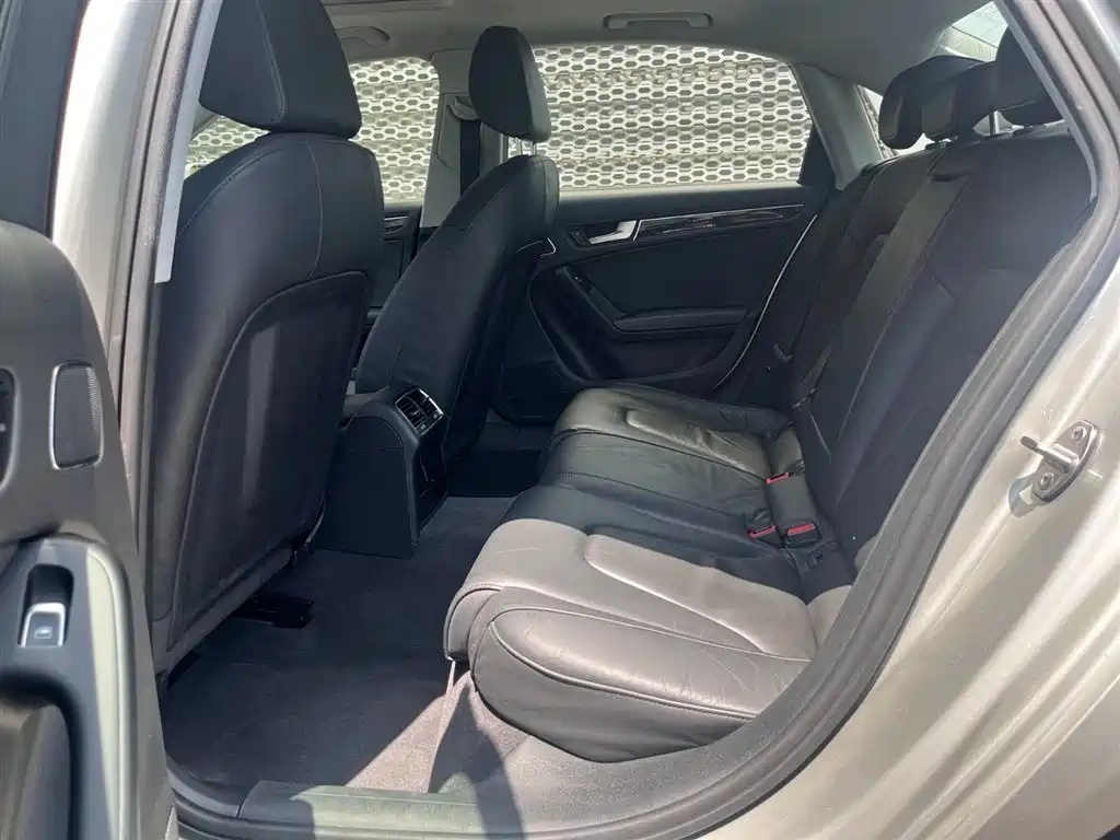 Audi A4L 2016 35 TFSI Automatic Comfort фото 8