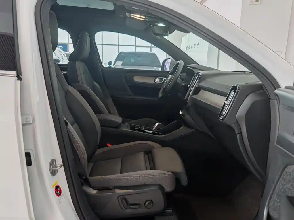 Volvo XC40 2024 2024 B3 Smart Elite Luxury Edition