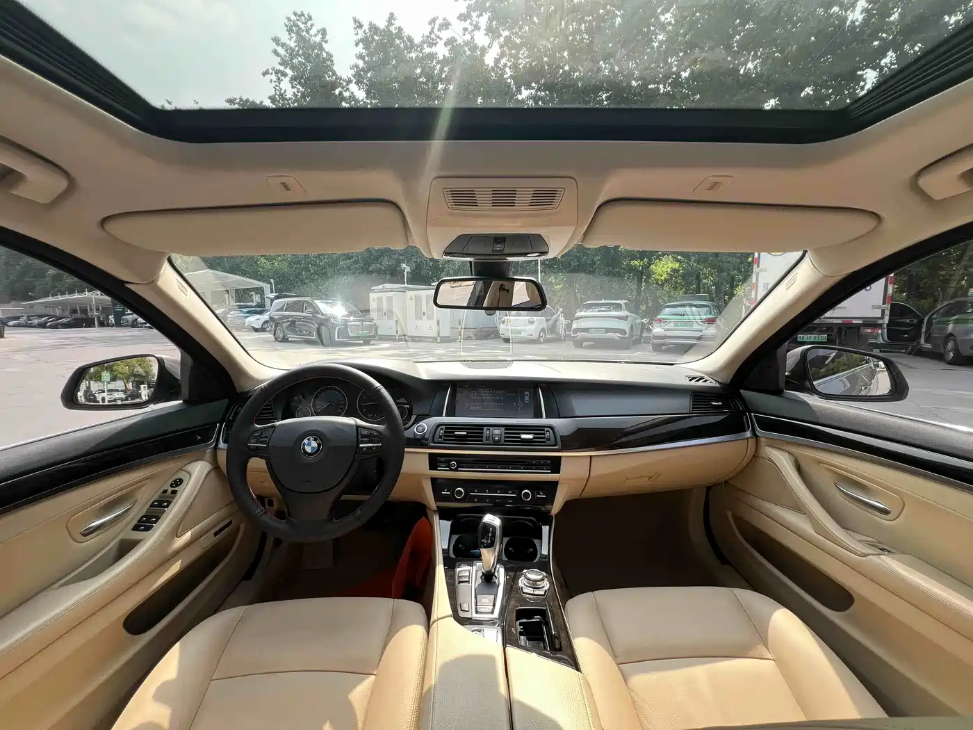 BMW 5 Series 2014 525Li Leading фото 9