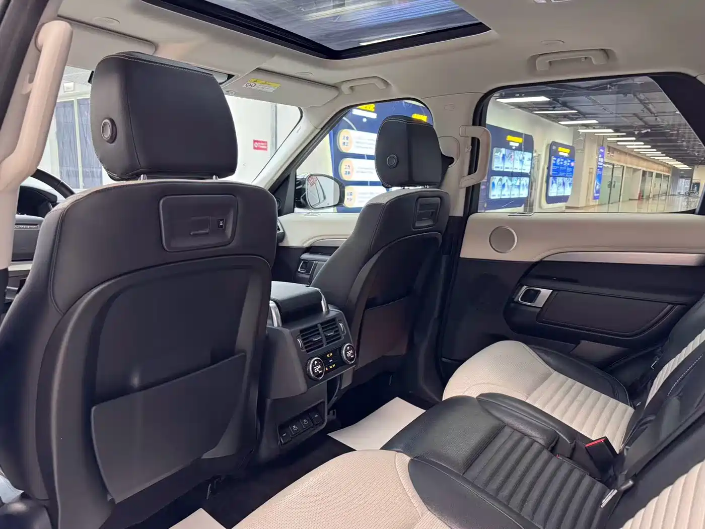 Land Rover Discovery 2021 360PS R-Dynamic S фото 11