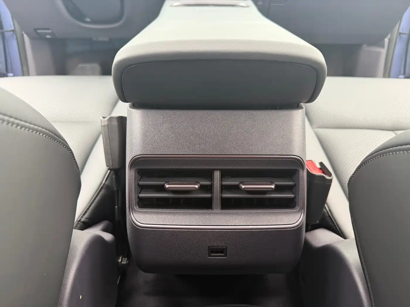Nissan N6 2025 2025 Mid Configuration