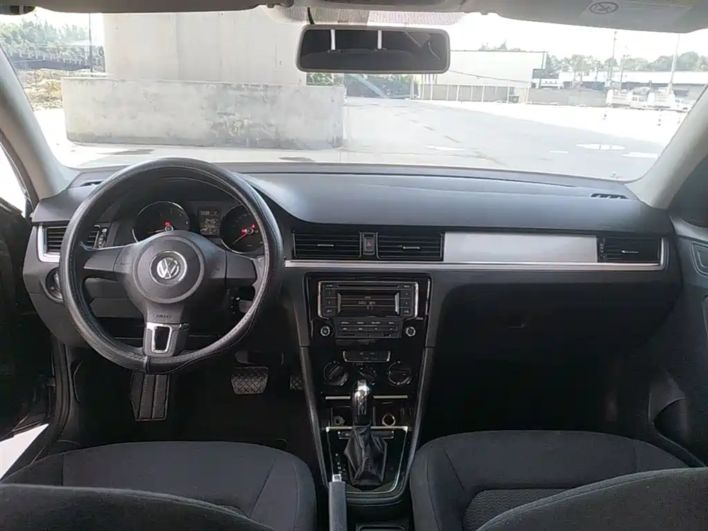 Volkswagen Bora 2014 1.6L Automatic Fashion Edition фото 10