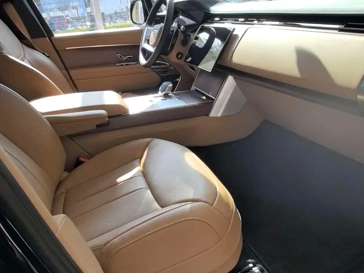 Land Rover Range Rover 2026 Model 3.0 L6 400PS SE Long Wheelbase Version фото 5