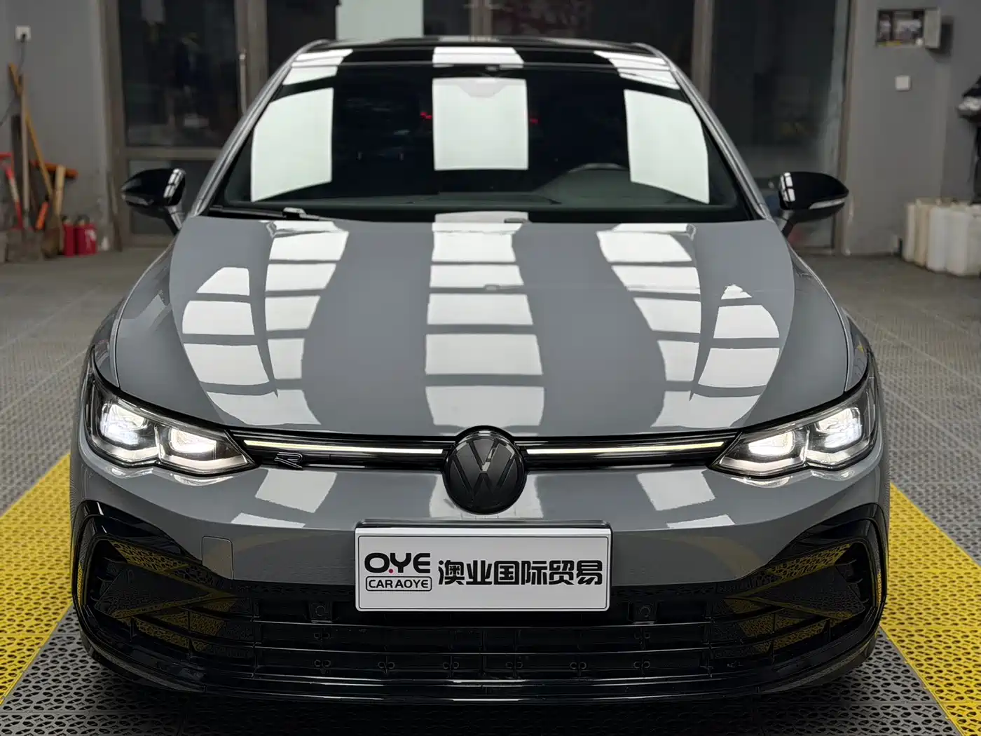 VOLKSWAGEN GOLF