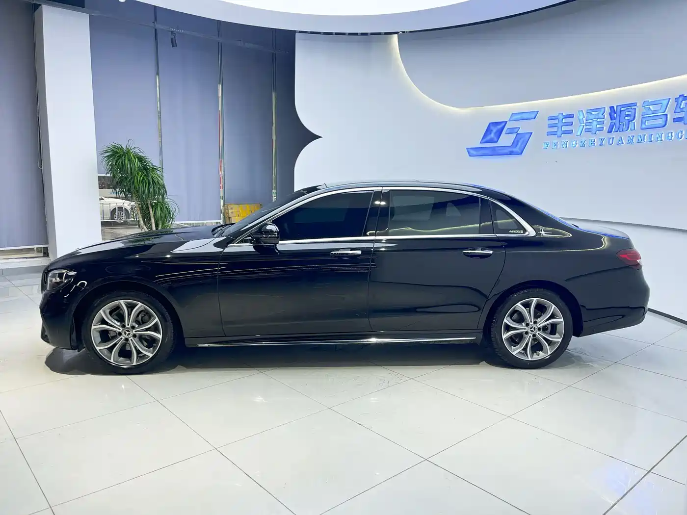 Mercedes-Benz E-Class 2023 E 300 L Sport Fashion фото 11
