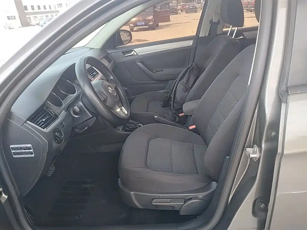 Volkswagen Bora 2014 1.6L Automatic Fashion Edition фото 15