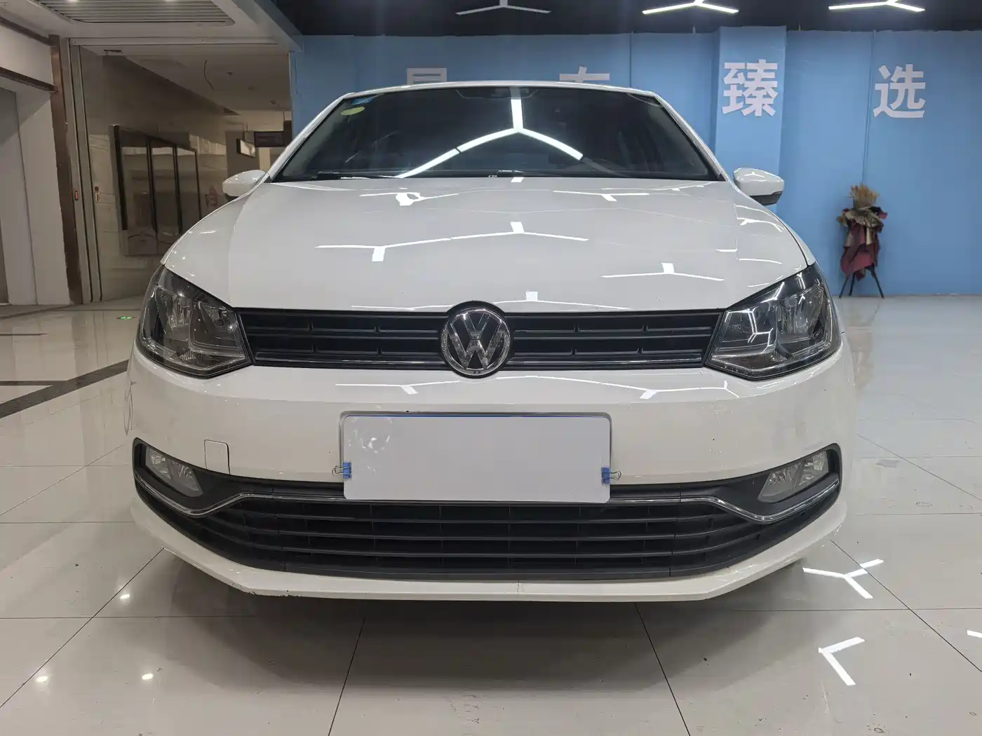 Volkswagen Polo 2014 1.4L Automatic Comfort Edition фото 14