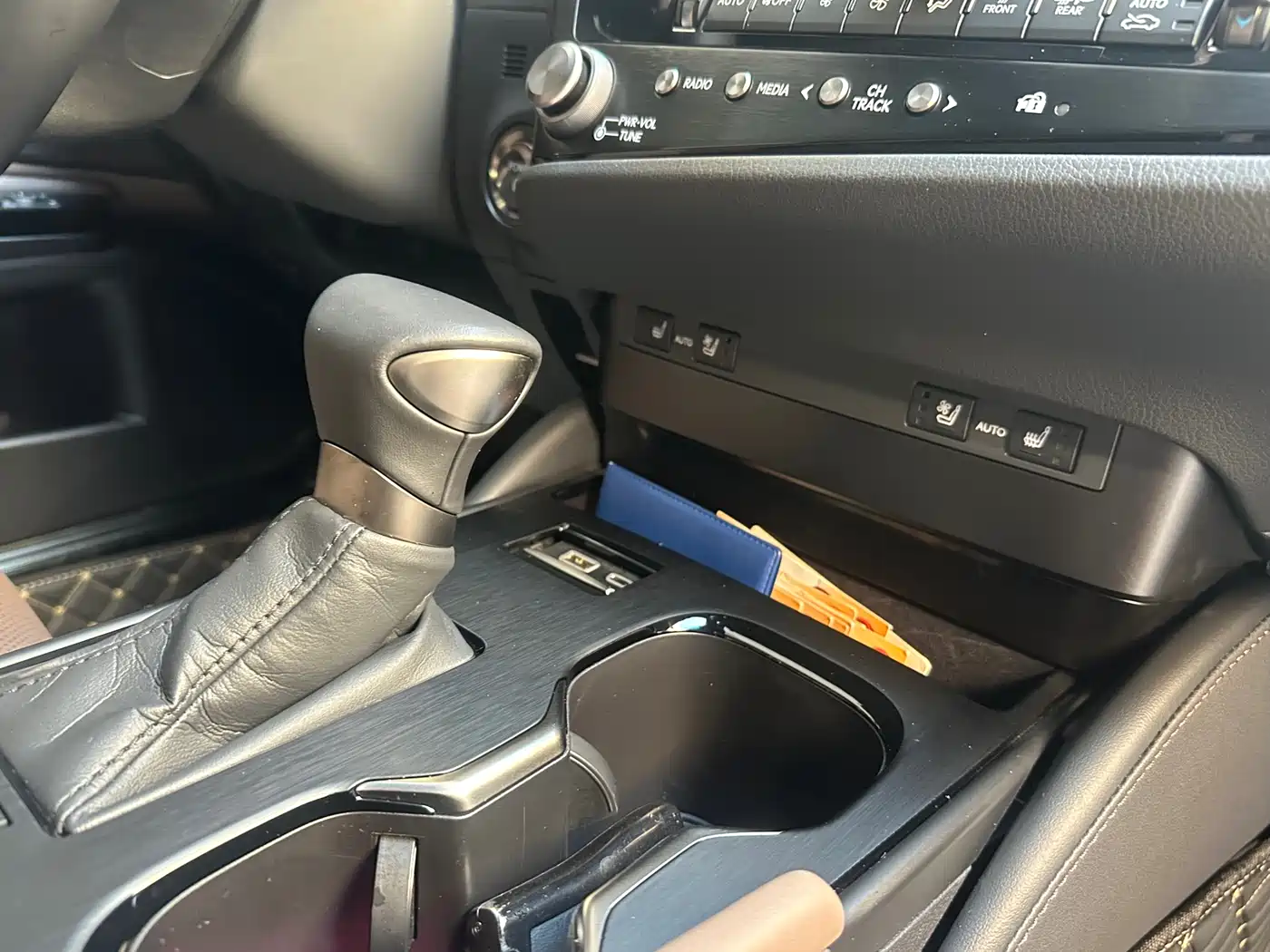 Lexus ES 2022 300h Excellence Edition фото 8