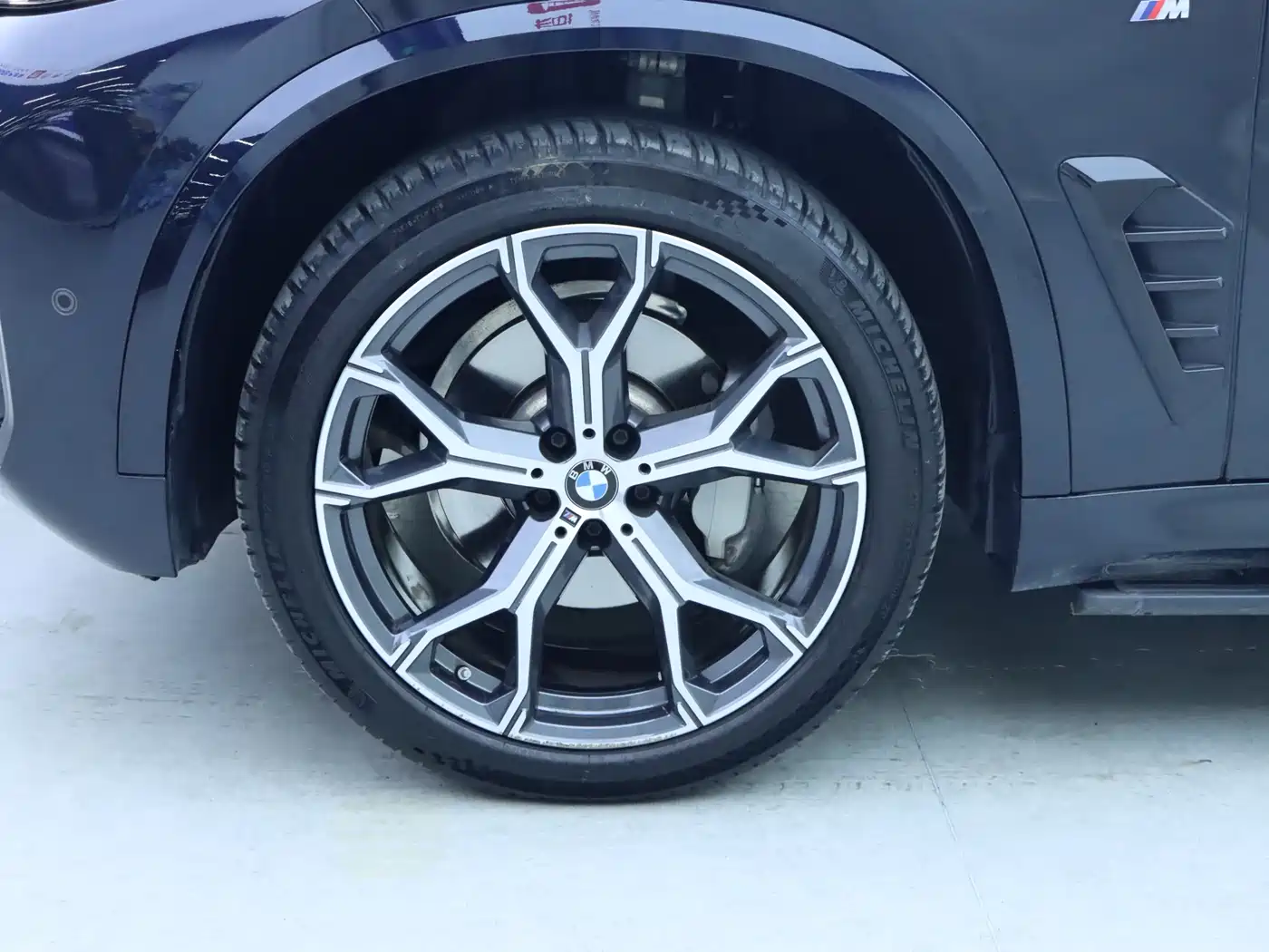BMW X5 2023 xDrive 30Li Premium M Sport Black Night Package фото 4
