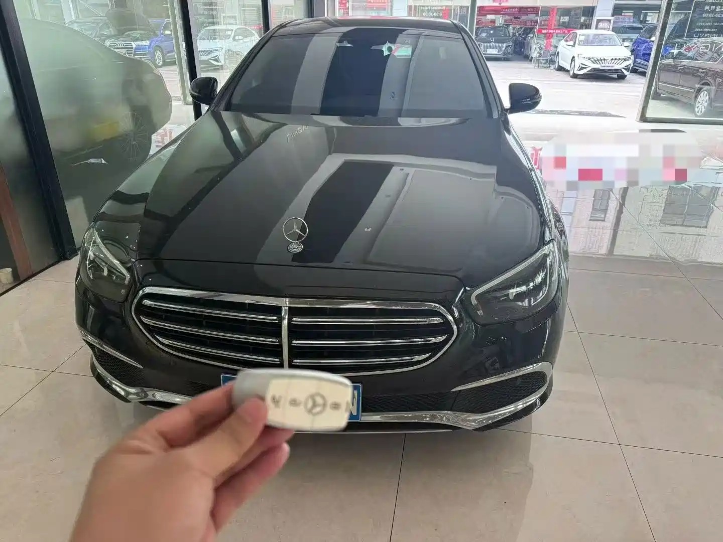 Фото 2 - Mercedes-Benz E-Class