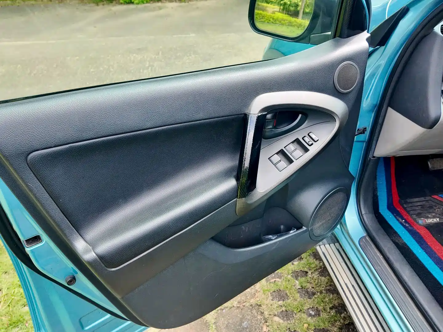Фото 23 - Toyota RAV4