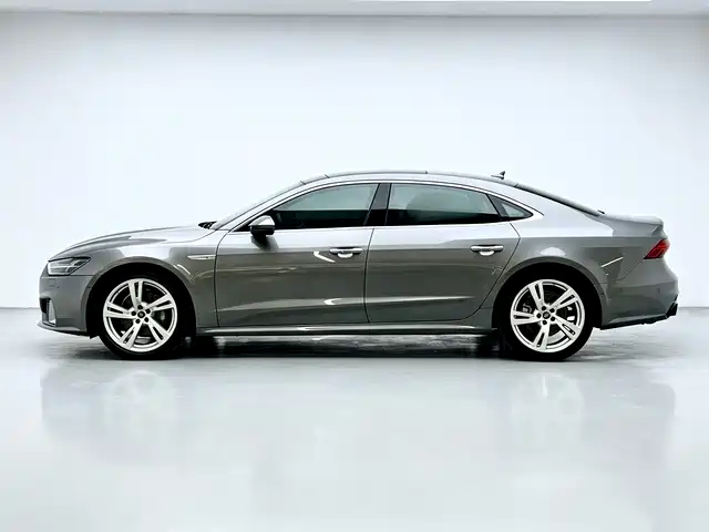 Фото 7 - Audi A7L