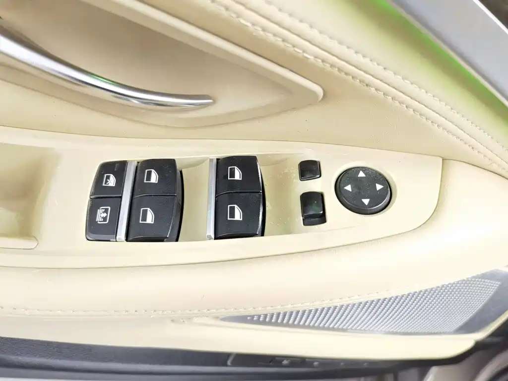 صورة 9 - BMW 5 Series